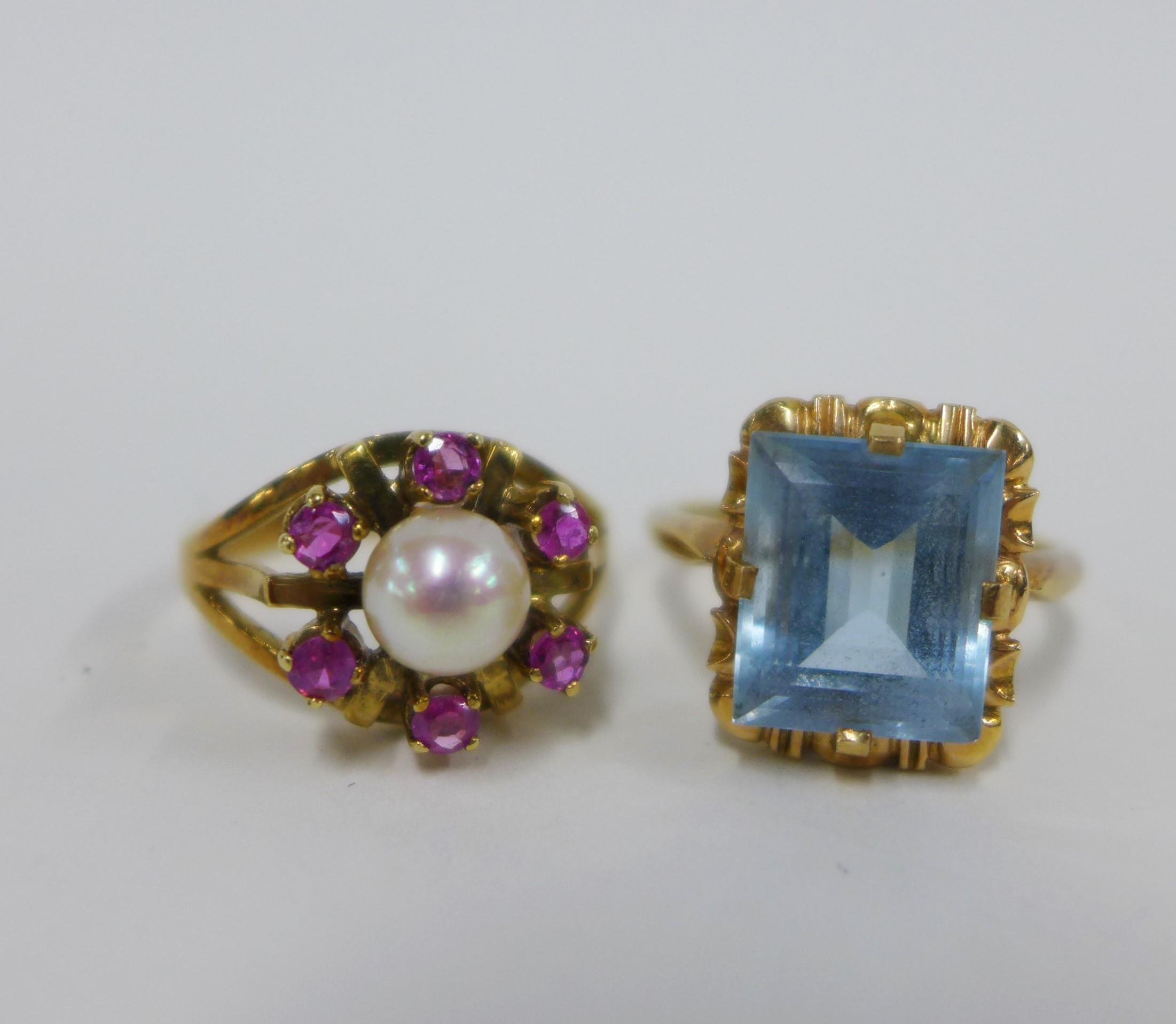 15ct gold dress ring with an emerald cut stone, another dress ring on an unmarked yellow metal - Image 2 of 4