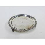 Georgian silver card tray, London 1806, with gadrooned edge and three shell cast feet, 14cm