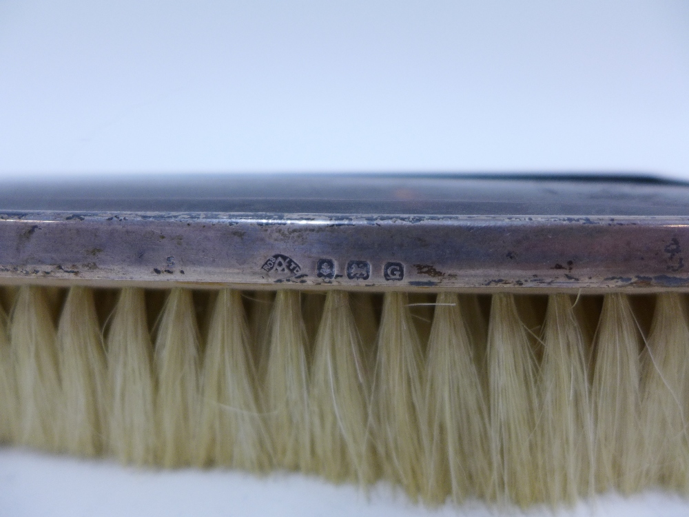 Silver and tortoiseshell backed brush sets (7) - Bild 2 aus 2