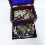 Leather jewellery box containing a quantity of vintage and later costume jewellery, to include