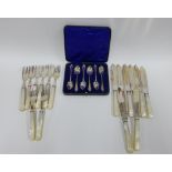 George V set of six silver teaspoon, London 1927, in fitted case, together with a set of eight
