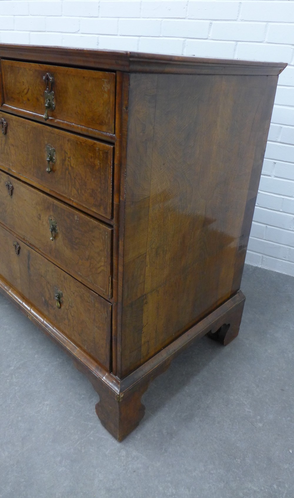 Walnut and feather banded chest with two short and three graduating long drawers, on bracket feet. - Image 3 of 4