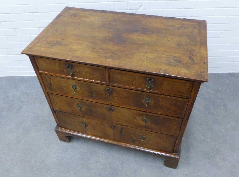 Walnut and feather banded chest with two short and three graduating long drawers, on bracket feet. - Image 2 of 4