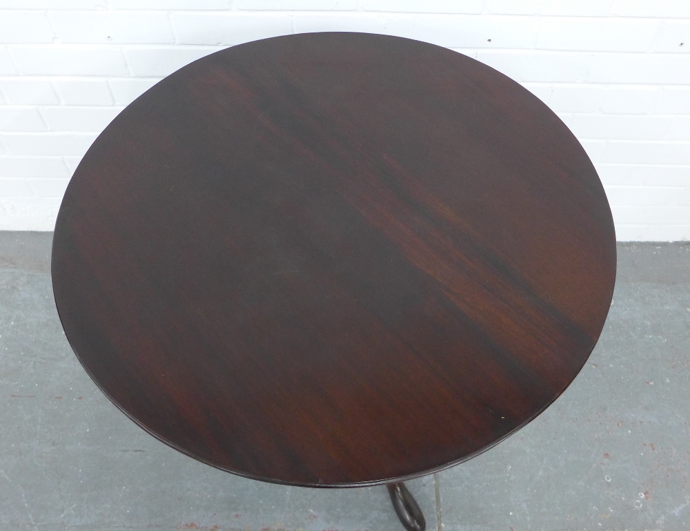 Mahogany tilt top table with birdcage action, 69 x 75cm - Image 2 of 3