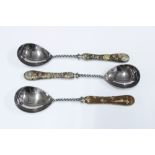 Three Elkington & Co spoons with Japonism handles, 21cm (3)