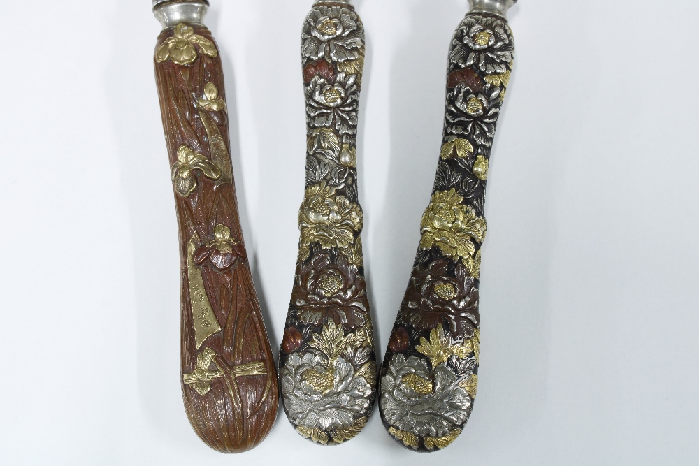 Three Elkington & Co spoons with Japonism handles, 21cm (3) - Image 4 of 4