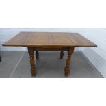 Early 20th century oak draw leaf table, 74 x 152 x 91cm.