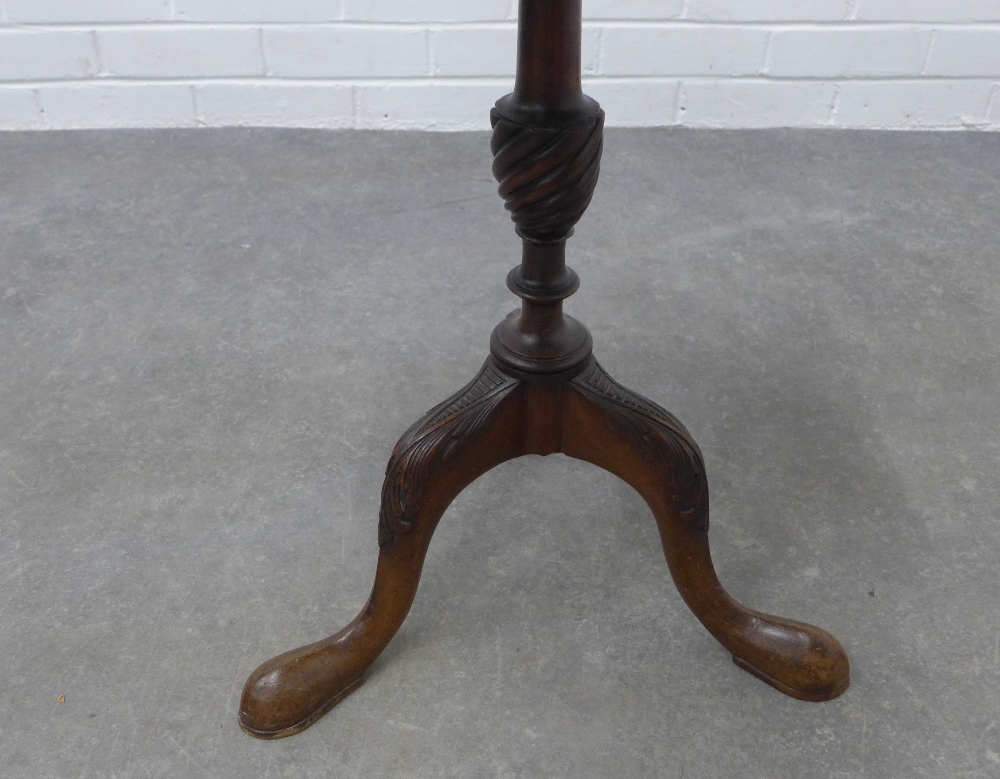 Mahogany tripod wine table, circular top with pie crust edge, 30 x 40cm - Image 3 of 3