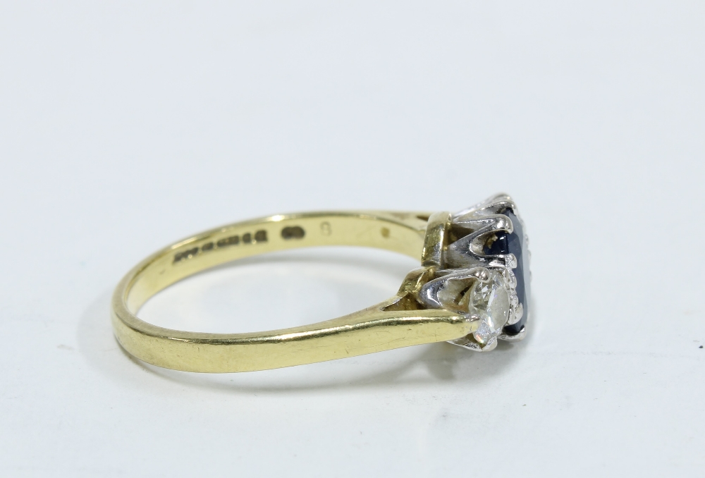 Sapphire and diamond three stone ring, the central oval cut sapphire of approx. 0.75ct flanked by - Image 5 of 5