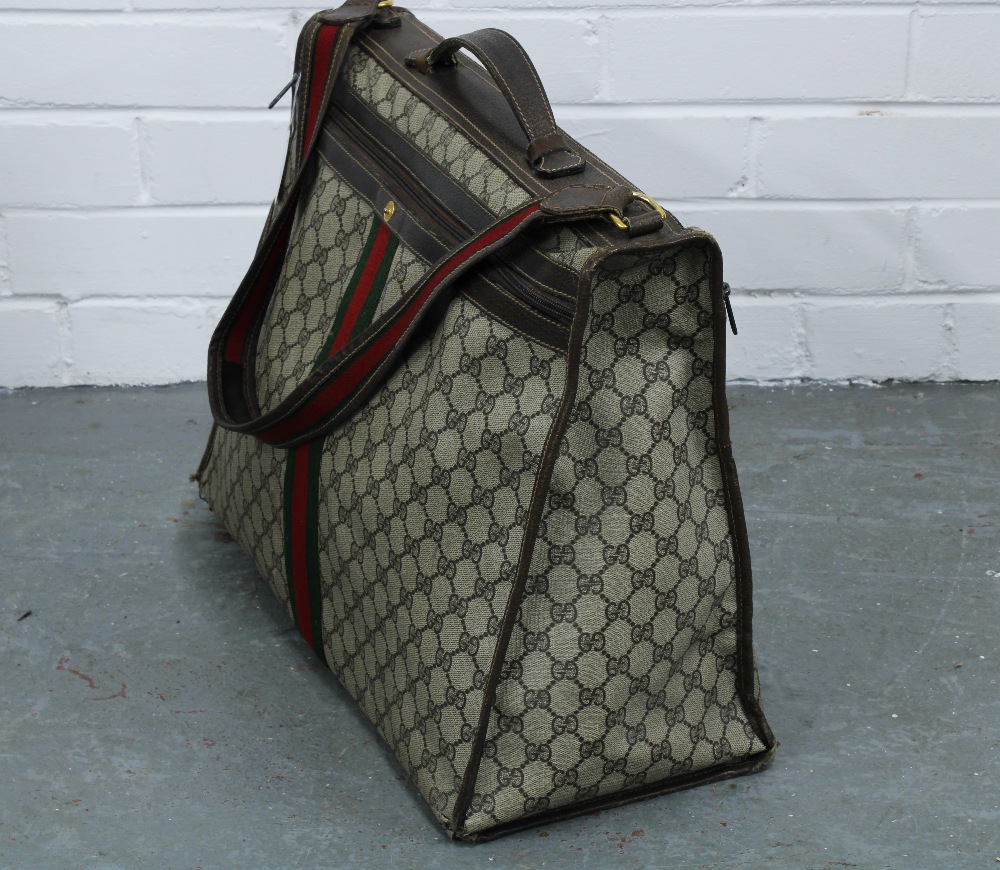 Vintage Gucci soft body canvas and leather weekend travel bag, with GG monogram and green and red - Image 3 of 3