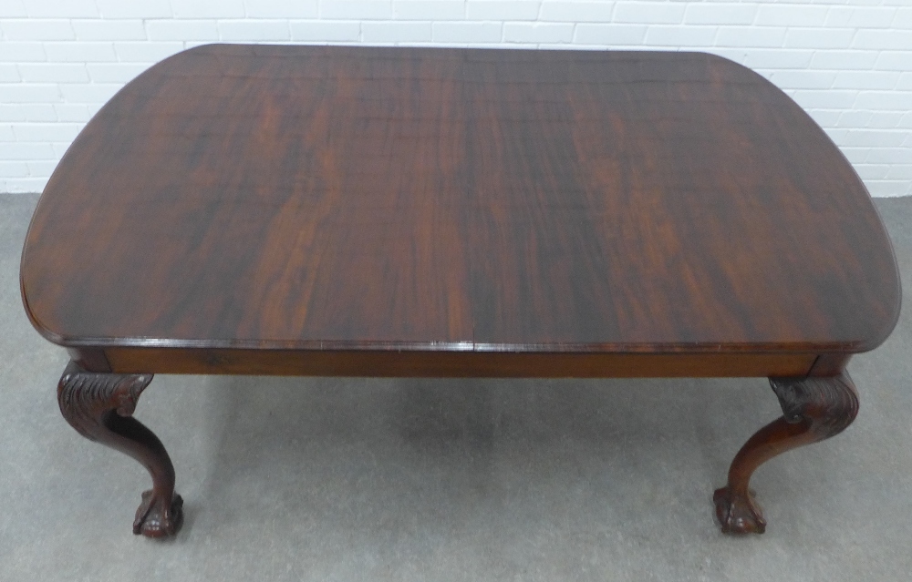 Georgian style mahogany extending dining table with a rounded rectangular top with a reeded edge - Image 2 of 6