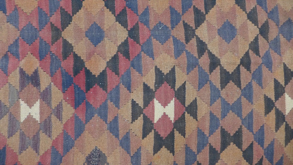 Kilim rug. 240 x 126cm. - Image 3 of 4