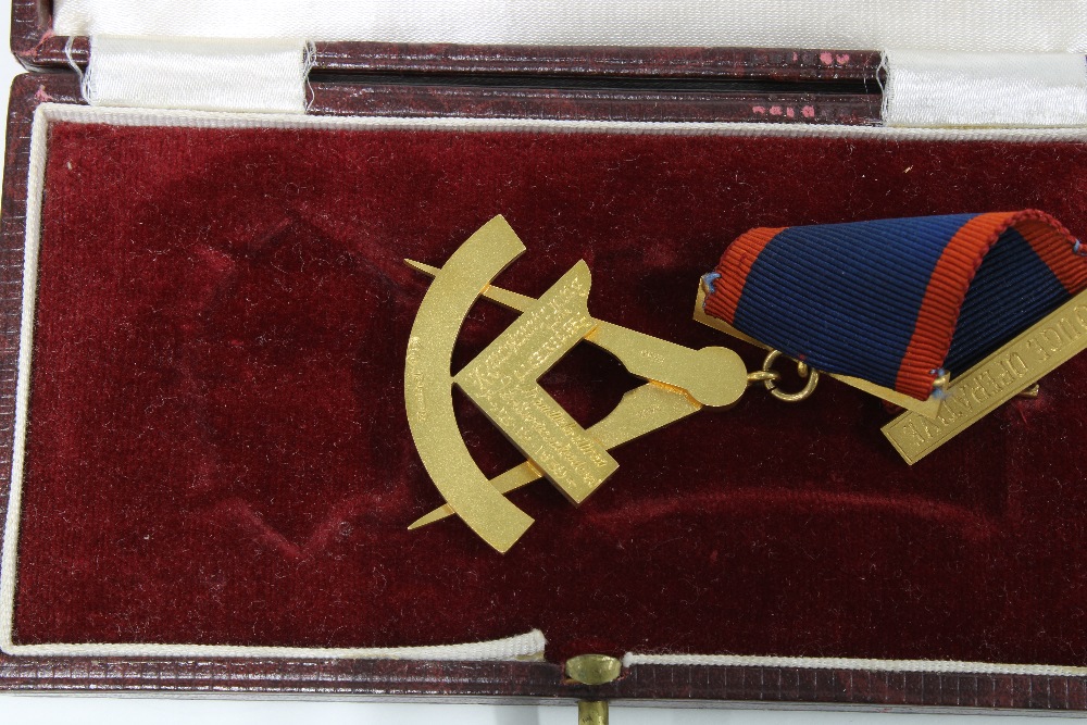 9ct gold Masonic medal and ribbon, Chester 1939, in fitted leather box - Image 2 of 2