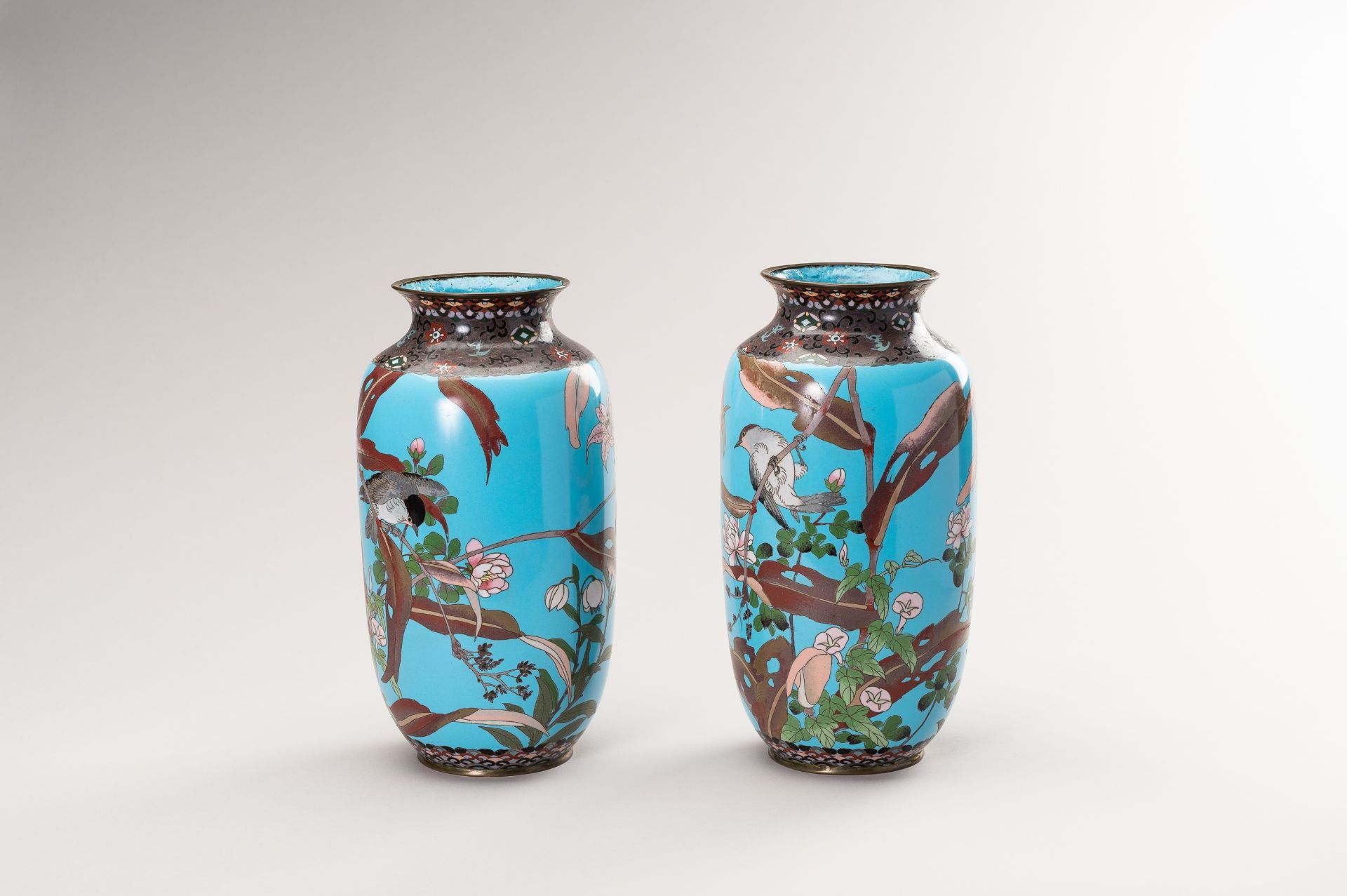 A PAIR OF TWO CLOISONNE VASES WITH BIRDS AND FLOWERS - Image 4 of 11