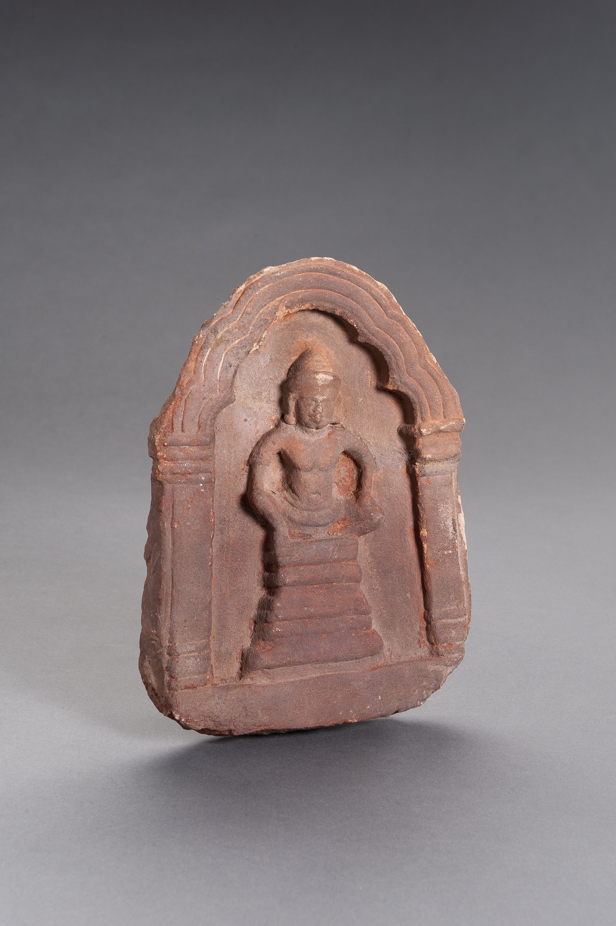 A KHMER SANDSTONE VOTIVE PLAQUE OF BUDDHA - Image 3 of 10
