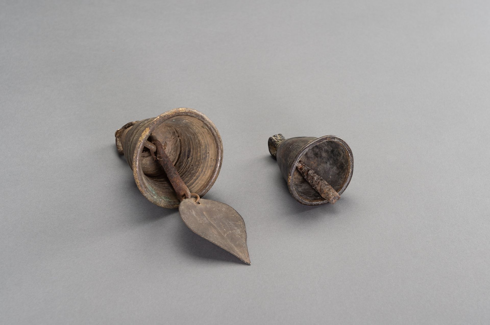 TWO BRONZE GHANTA BELLS - Bild 7 aus 7