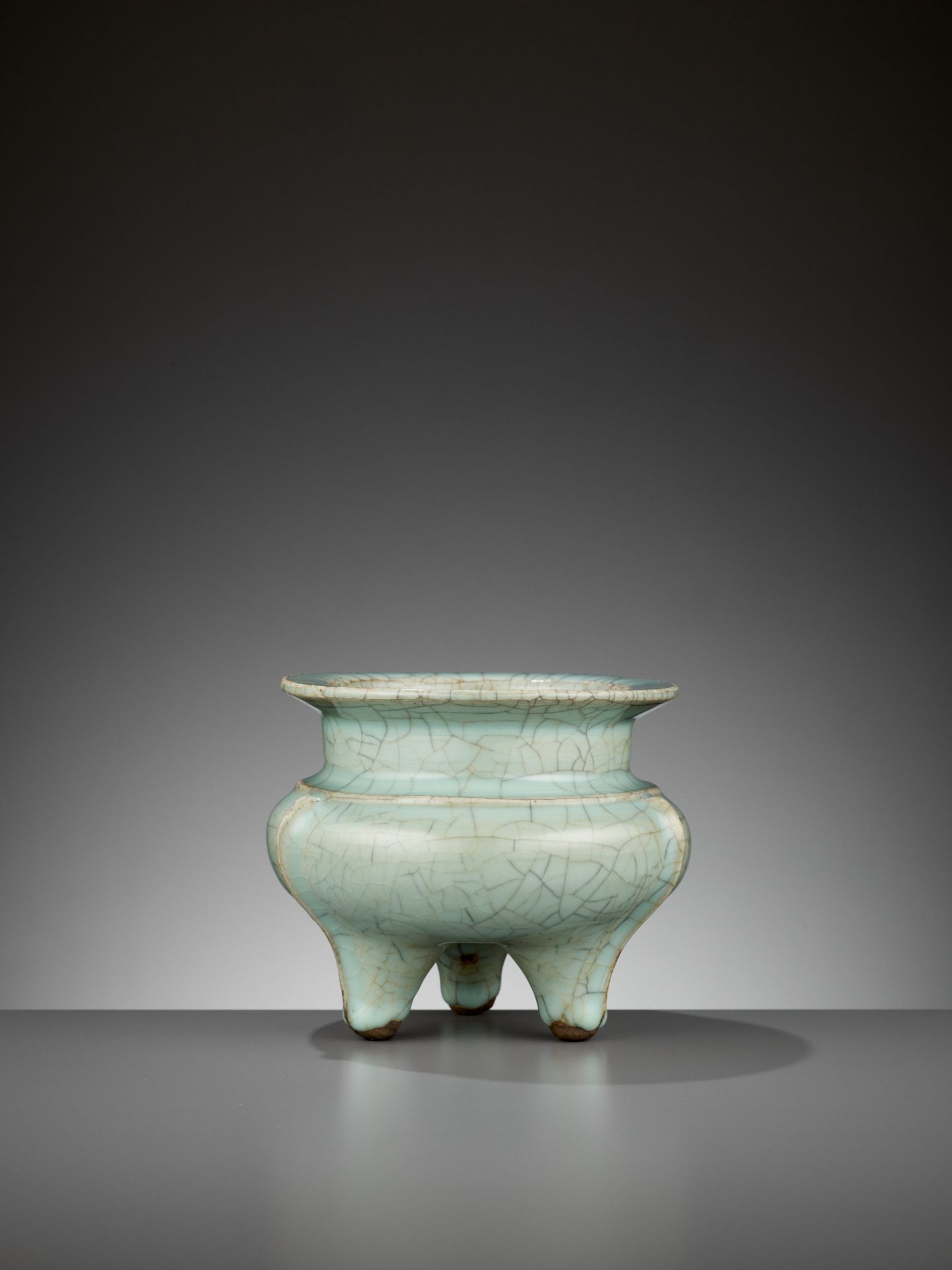 A LONGQUAN CELADON TRIPOD CENSER, SOUTHERN SONG DYNASTY - Bild 10 aus 14