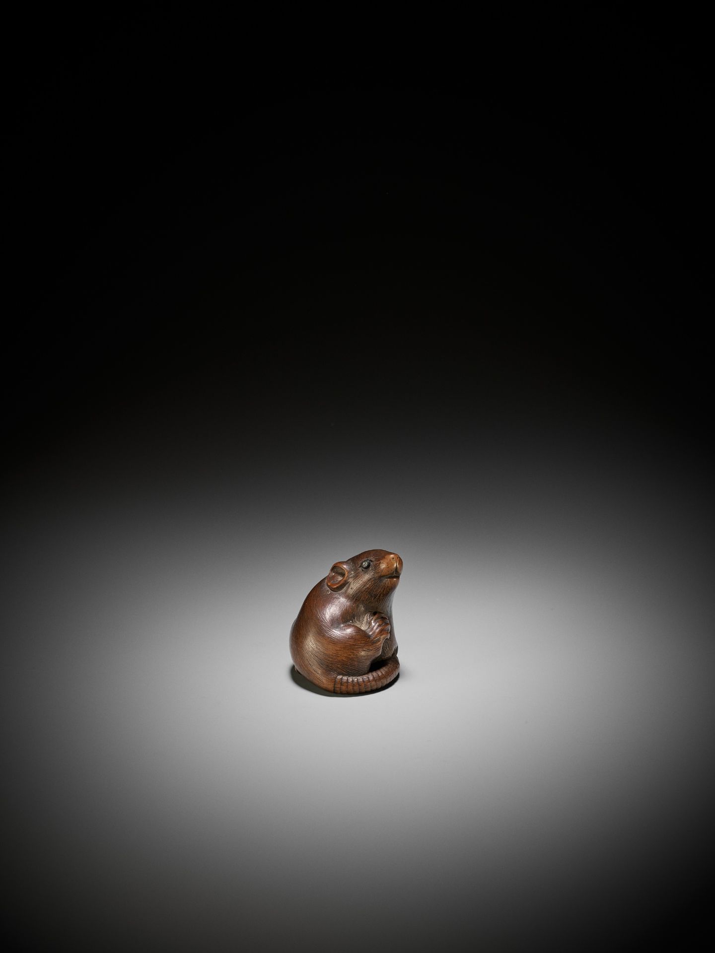 MASANAO: A SUPERB WOOD NETSUKE OF A RAT - Bild 2 aus 11