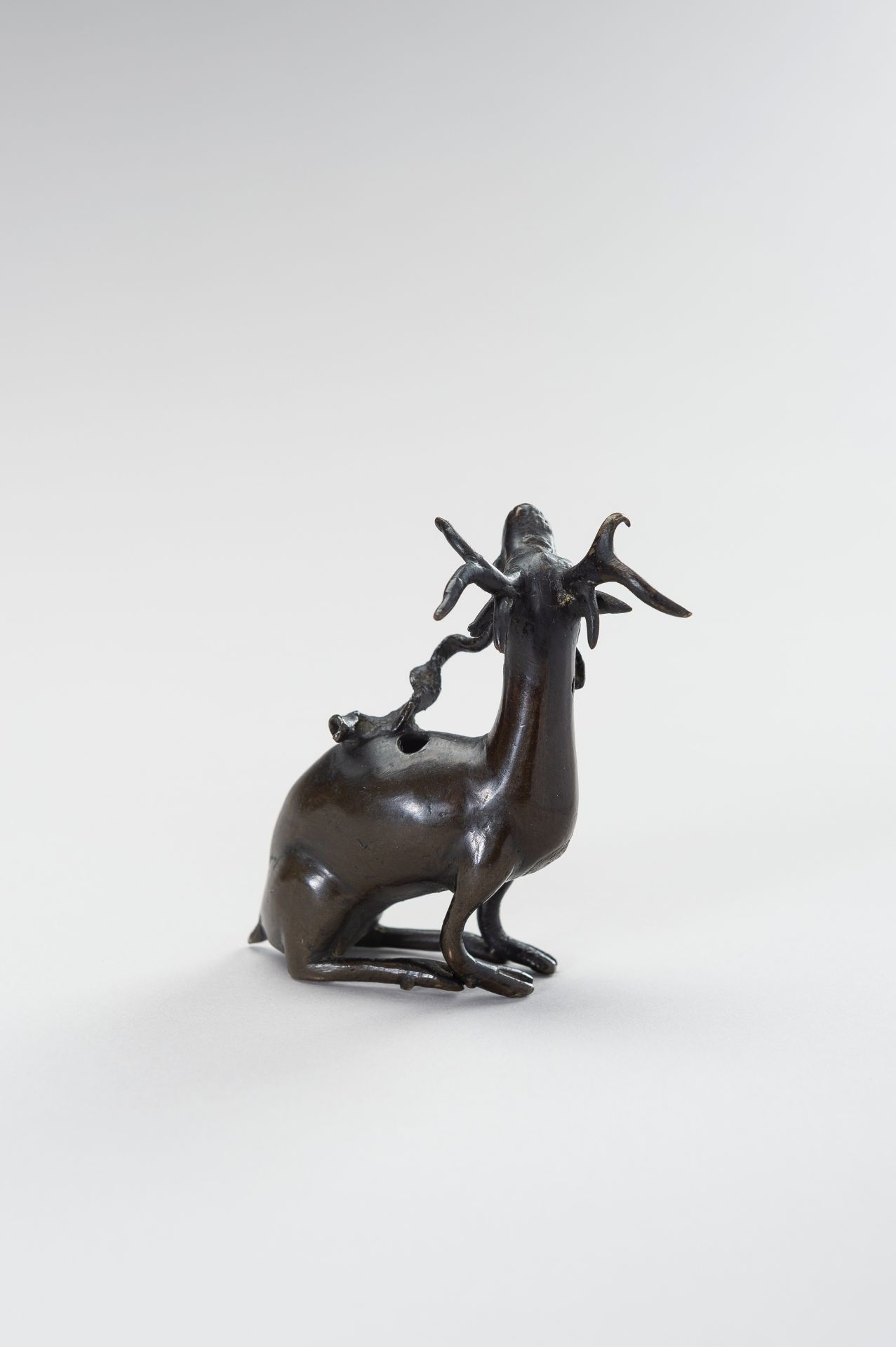 A CHINESE BRONZE WATER DROPPER IN THE SHAPE OF A STAG - Image 4 of 10