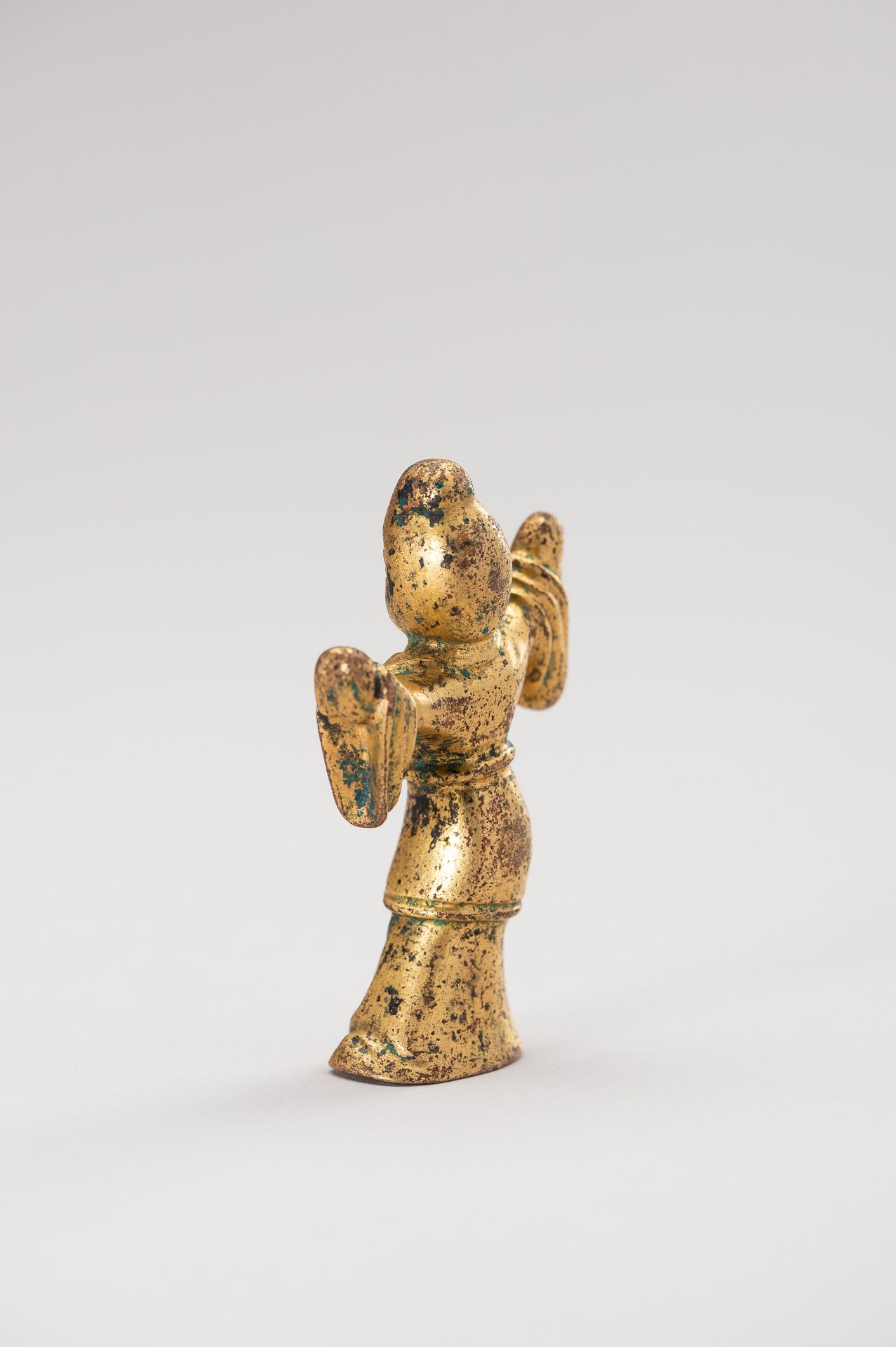 A HAN STYLE GILT-BRONZE FIGURE OF A DANCER - Image 3 of 9