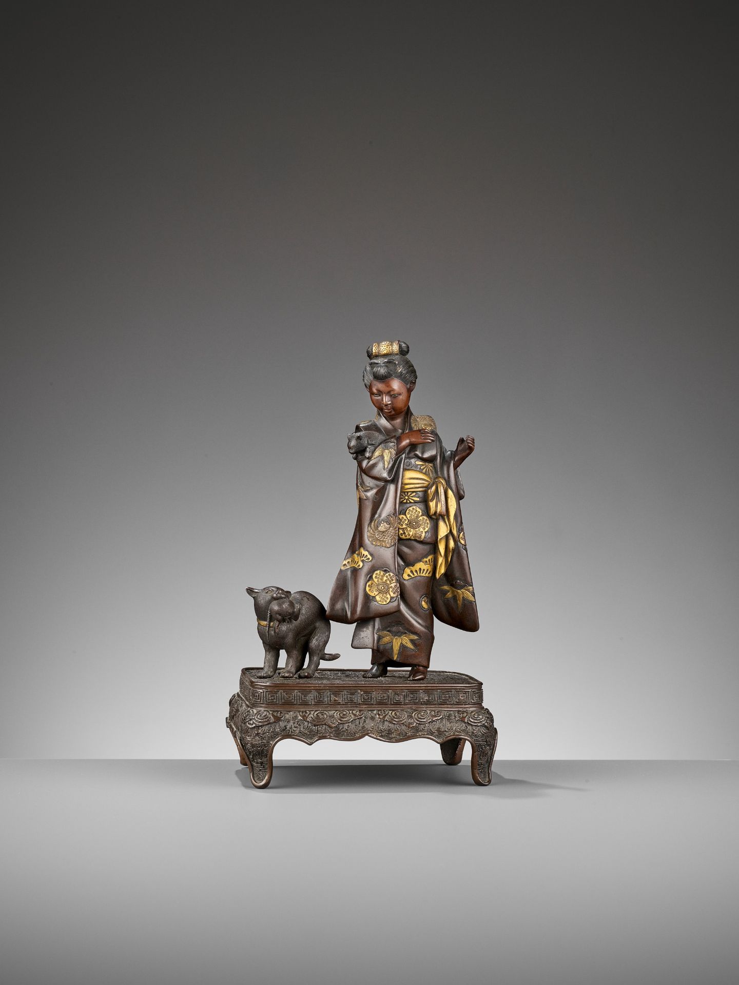 MIYAO: A RARE GOLD-INLAID BRONZE OKIMONO OF A LADY WITH CATS - Image 12 of 14