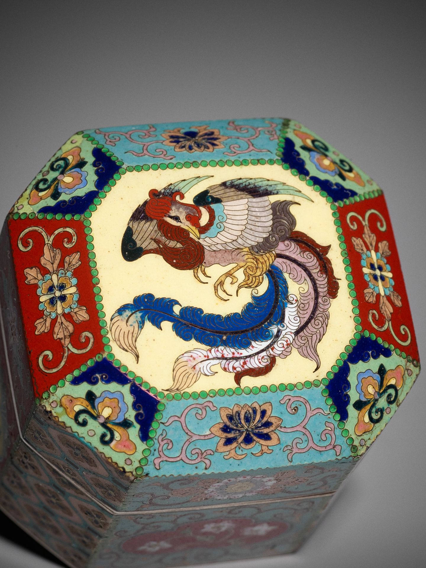 A SUPERB MINIATURE CLOISONNE ENAMEL BOX AND COVER - Image 2 of 16