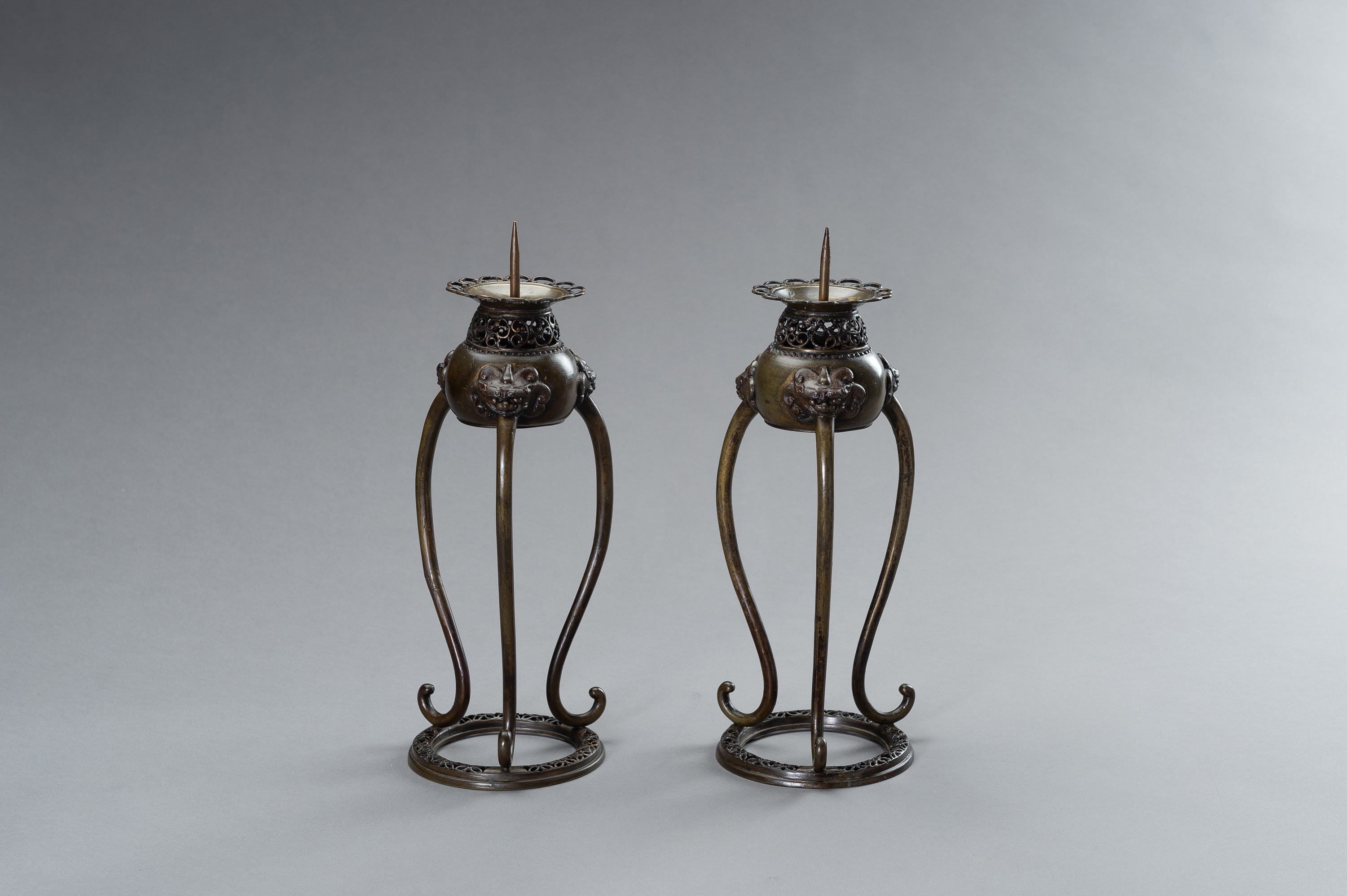 A PAIR OF BRONZE CANDLE STICK HOLDERS - Image 2 of 11