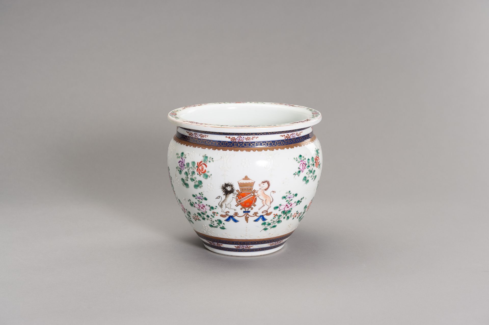 A EUROPEAN CHINOISERIE PORCELAIN JARDINIERE