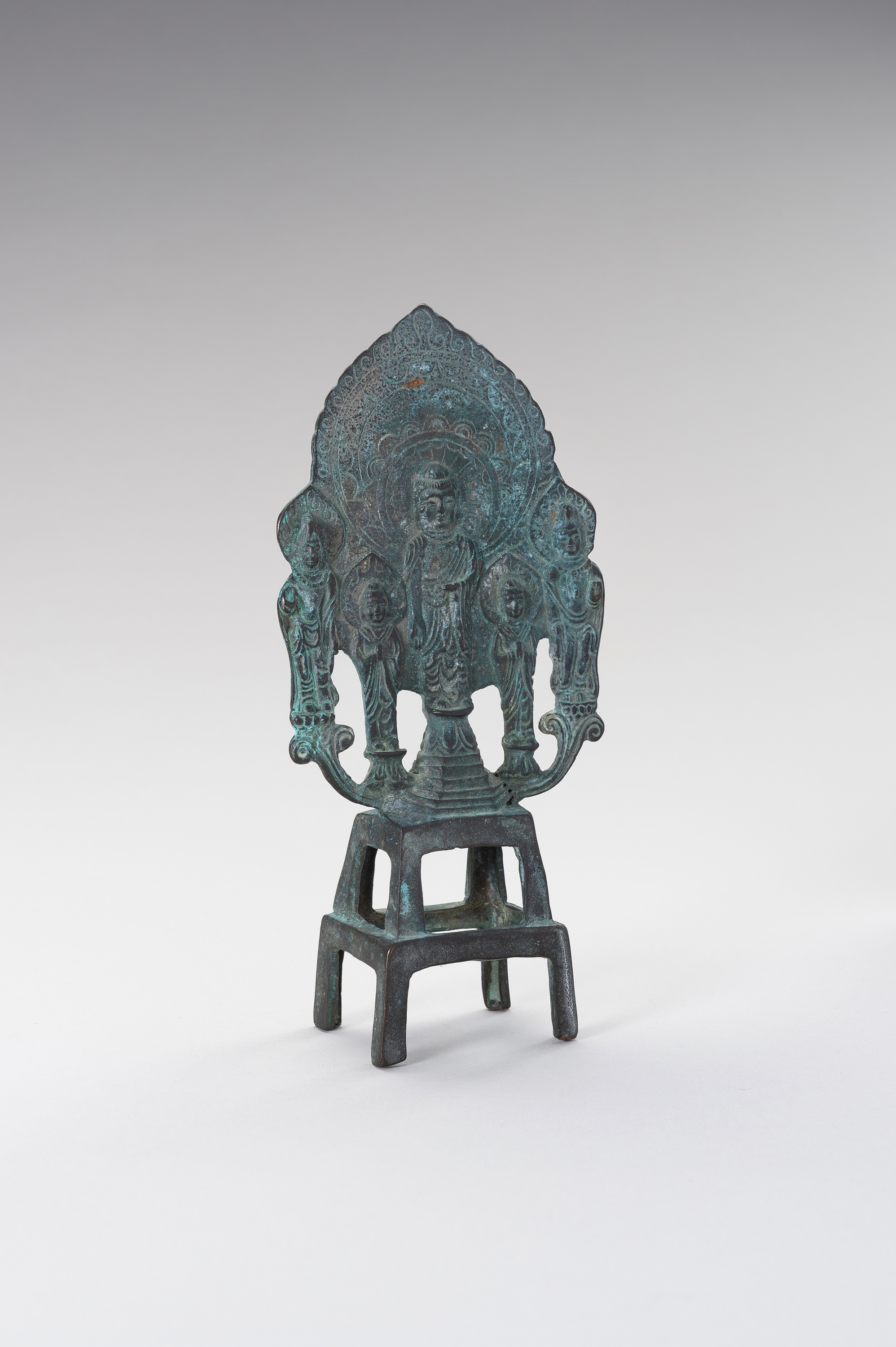 AN UNUSUAL TANG STYLE FOOTED BRONZE STELE - Image 10 of 11