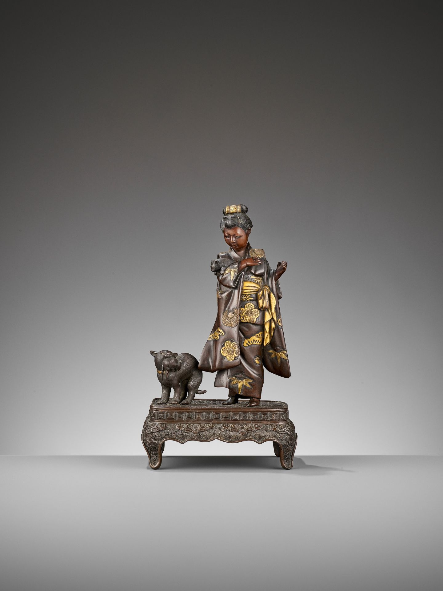 MIYAO: A RARE GOLD-INLAID BRONZE OKIMONO OF A LADY WITH CATS - Image 6 of 14