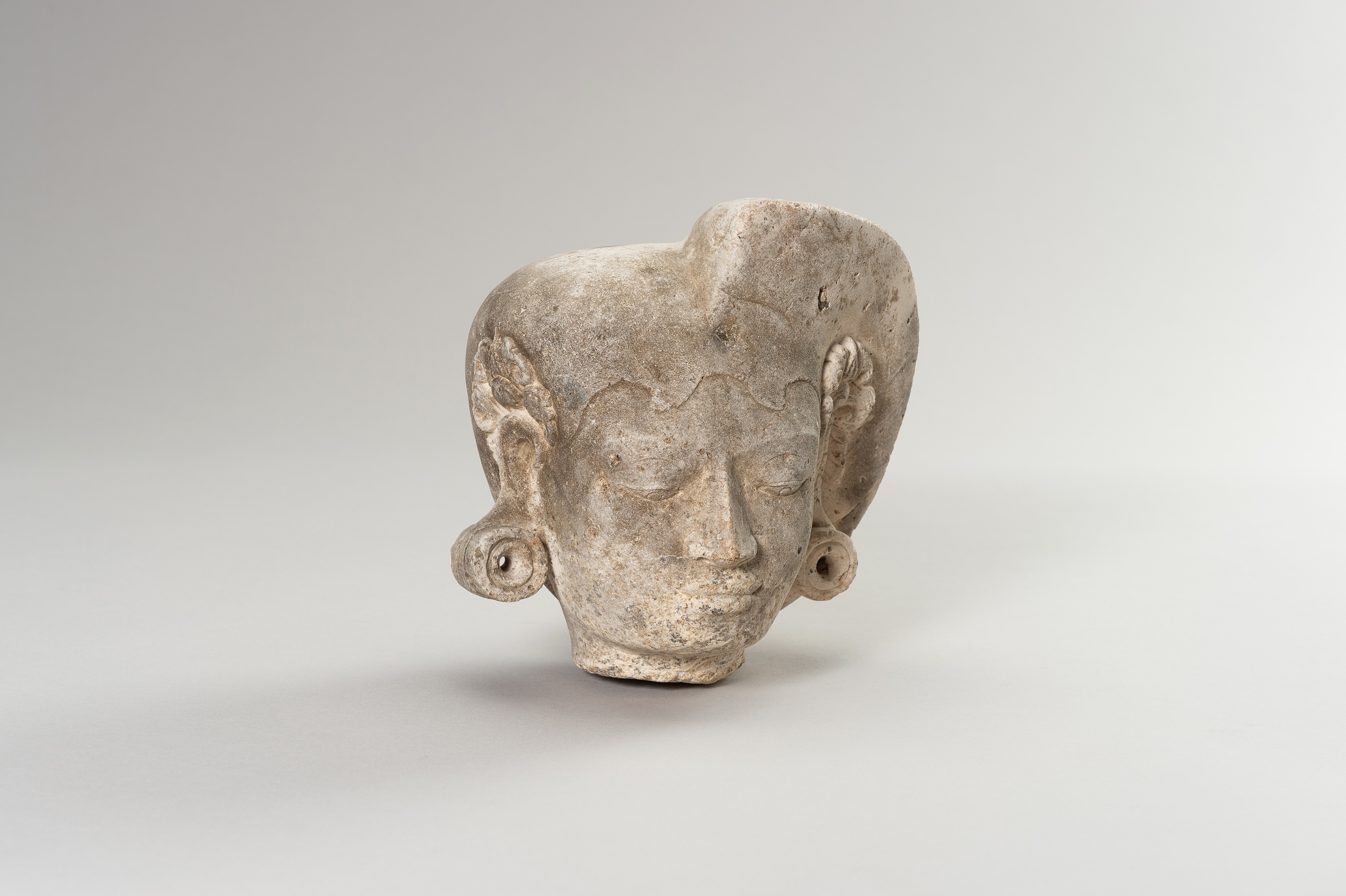 A MAJAPAHIT VOLCANIC TUFF HEAD OF A DEITY - Image 8 of 13