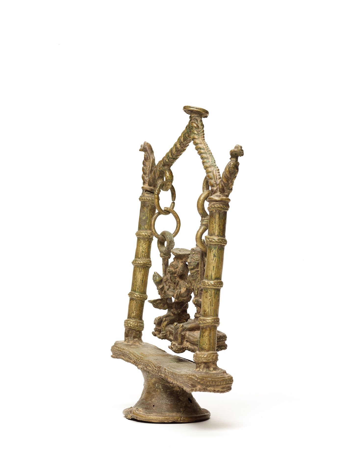 A BASTAR BRONZE OF GODDESSES ON A SWING - Bild 3 aus 4