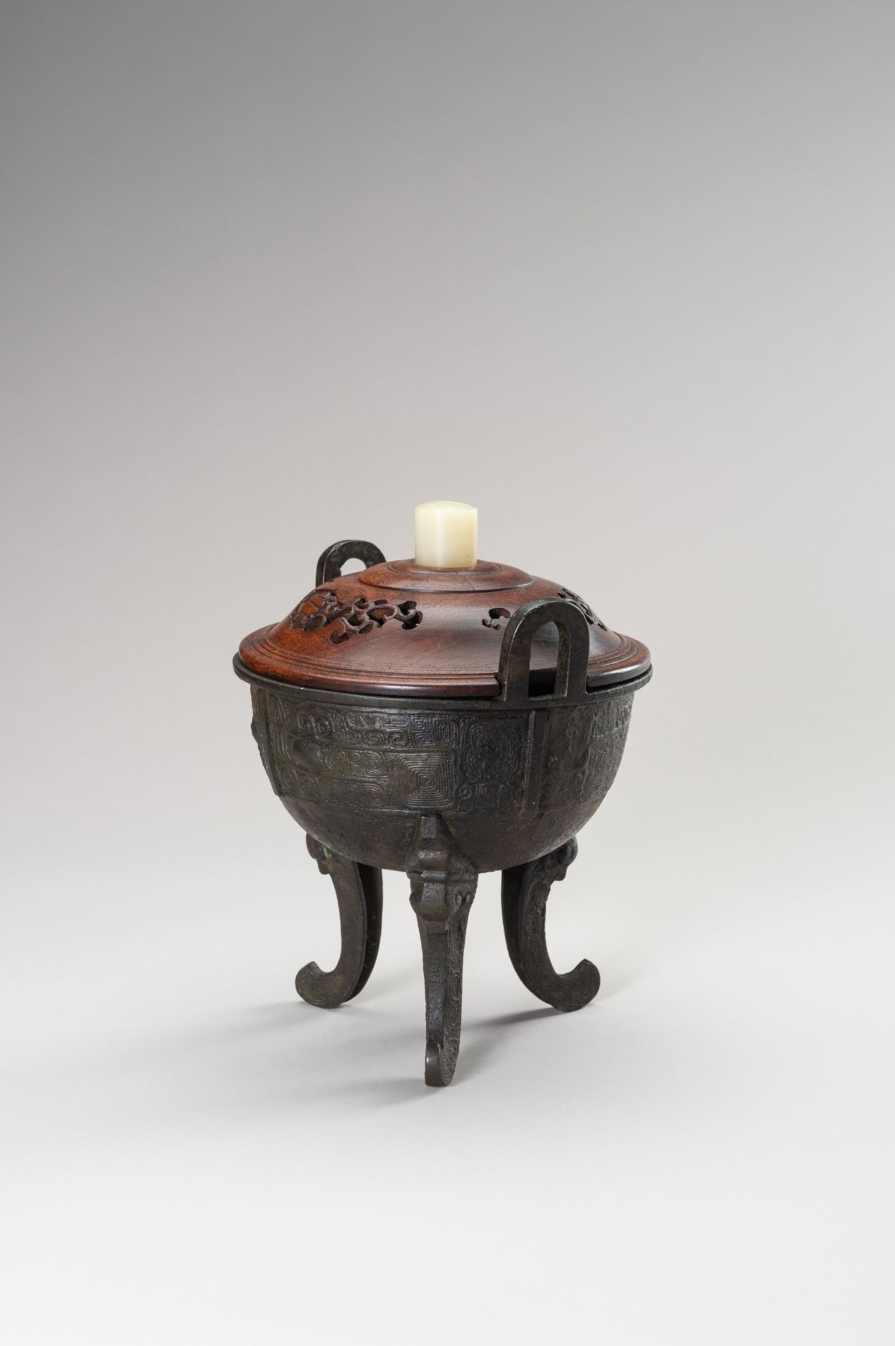 AN ARCHAISTIC DING-FORM BRONZE TRIPOD CENSER - Image 5 of 11