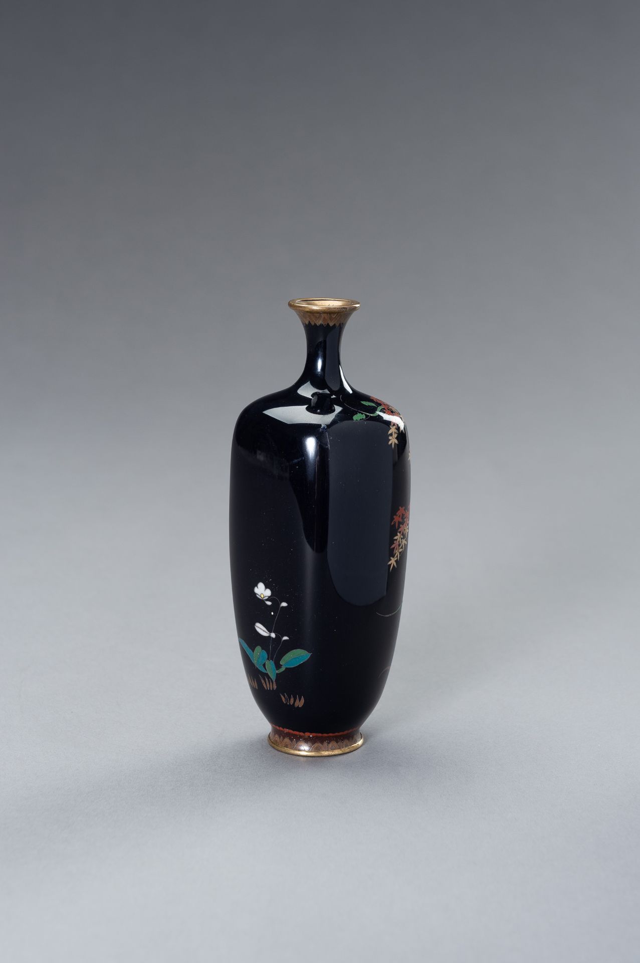 A CLOISONNE VASE WITH A MAPLE TREE AND FLOWERS - Image 4 of 10