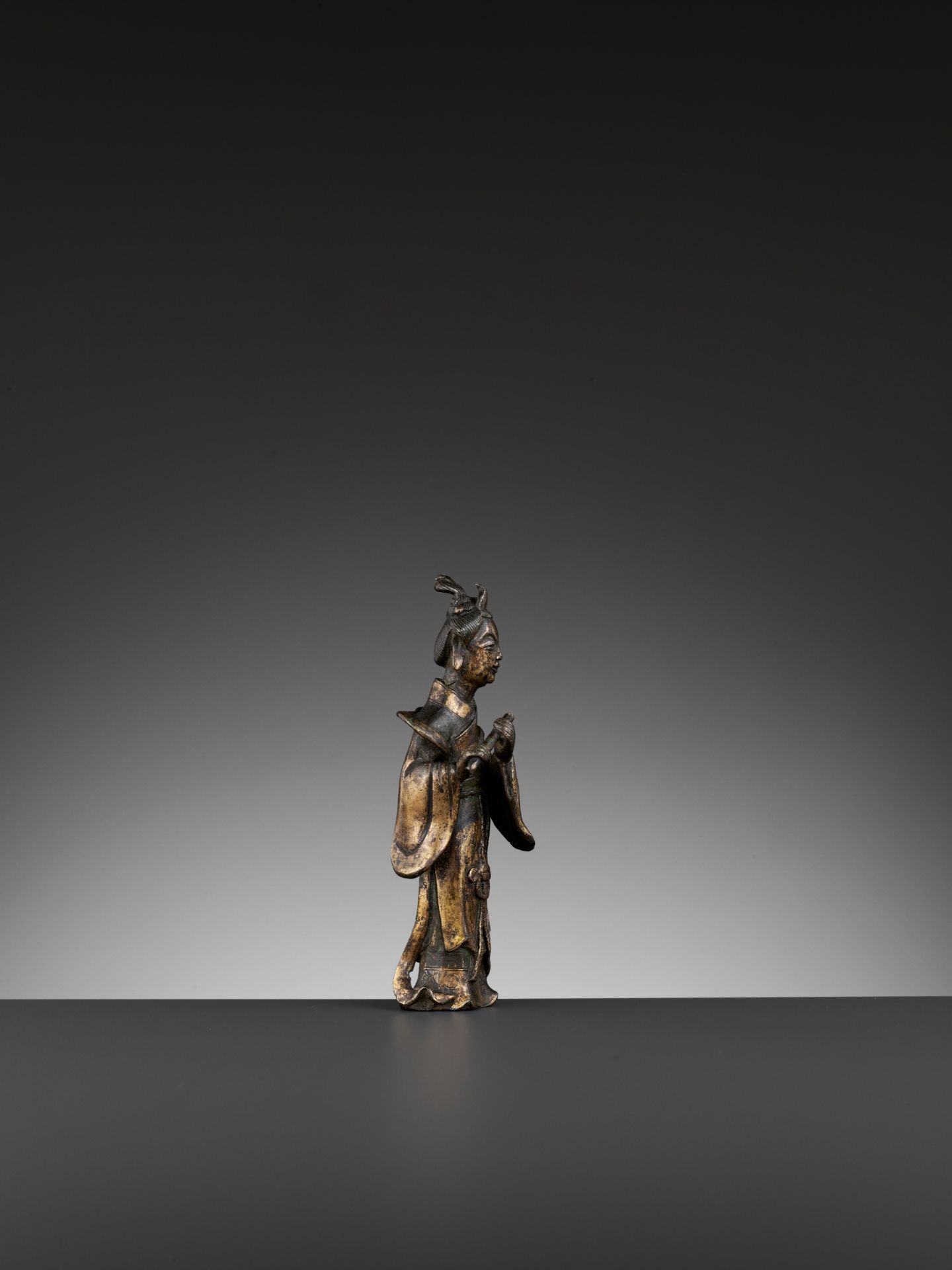 A PARCEL-GILT BRONZE FIGURE OF A FLUTIST, SONG TO MING DYNASTY - Image 8 of 11