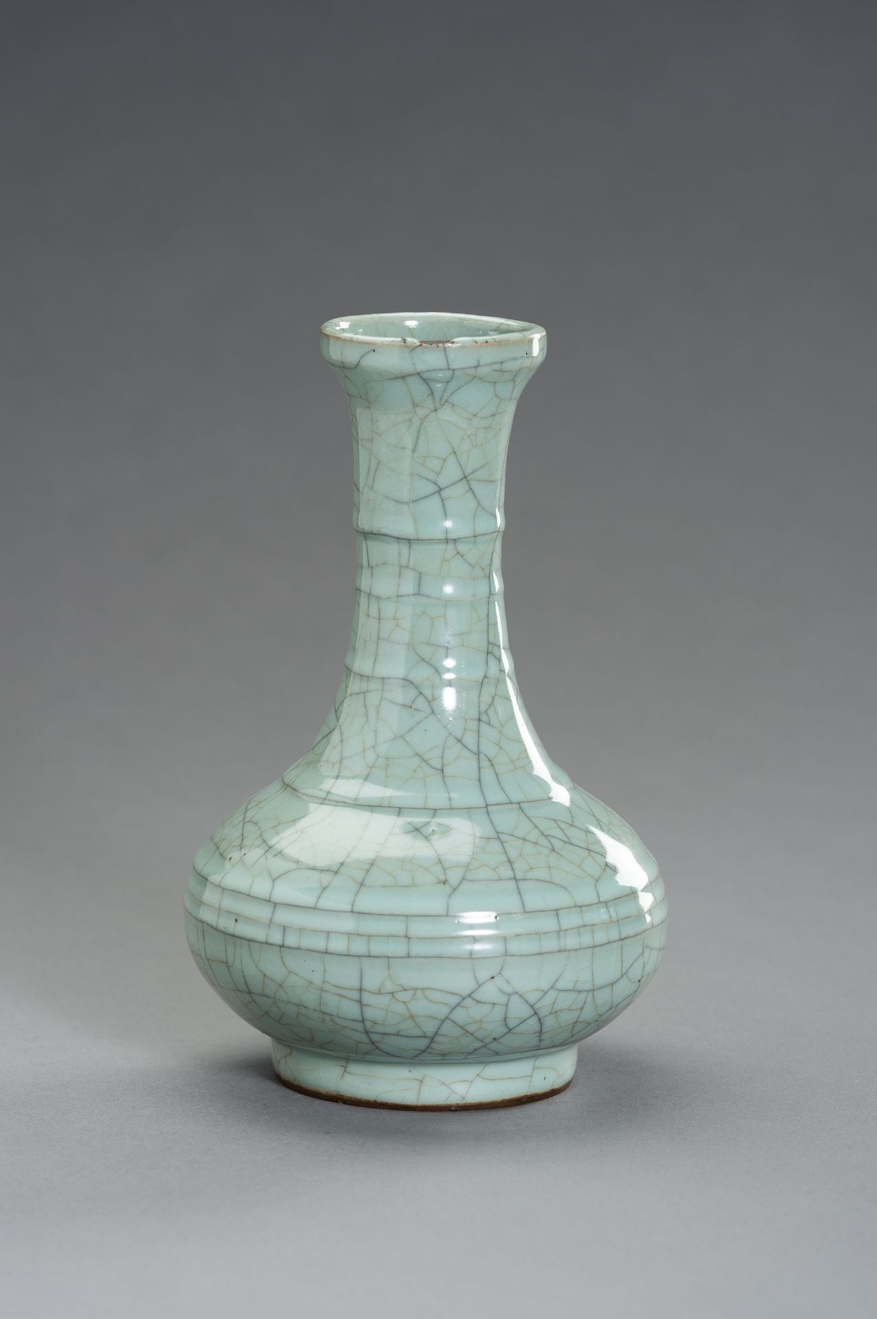 A GE-TYPE CRACKLED 'BAMBOO' BOTTLE VASE - Image 2 of 7