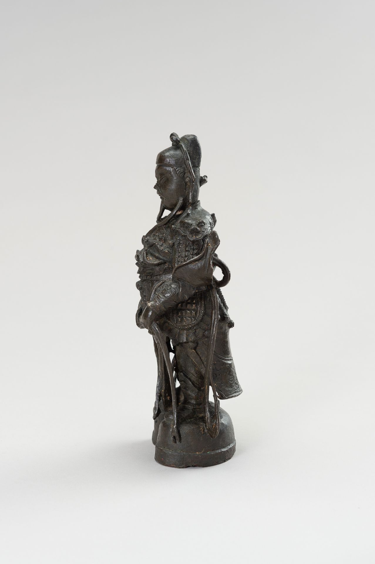 A BRONZE FIGURE OF A HEAVENLY KING - Image 4 of 10