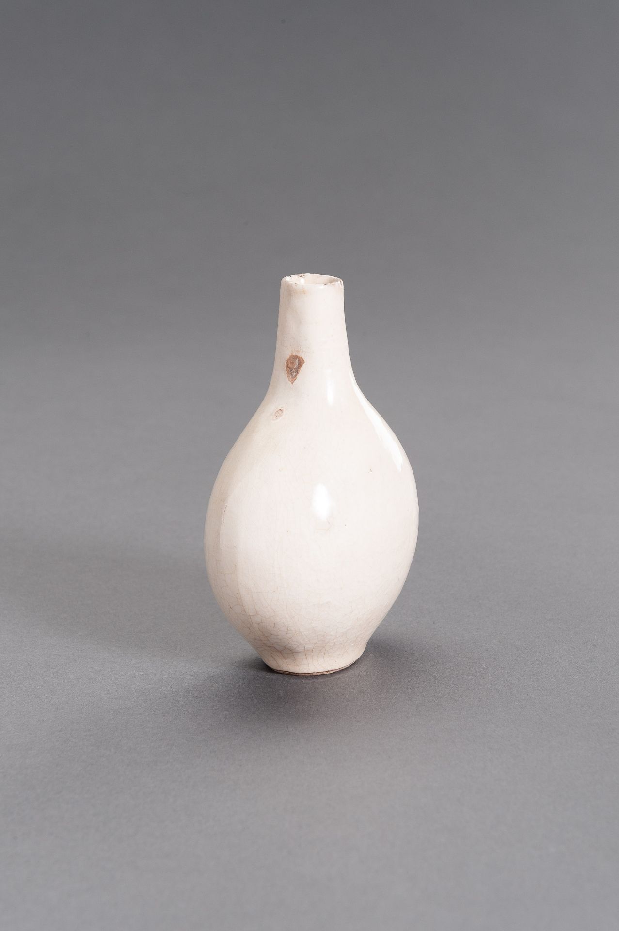 A MOLDED AND CREAM-GLAZED CERAMIC FLASK, MING DYNASTY - Image 3 of 9