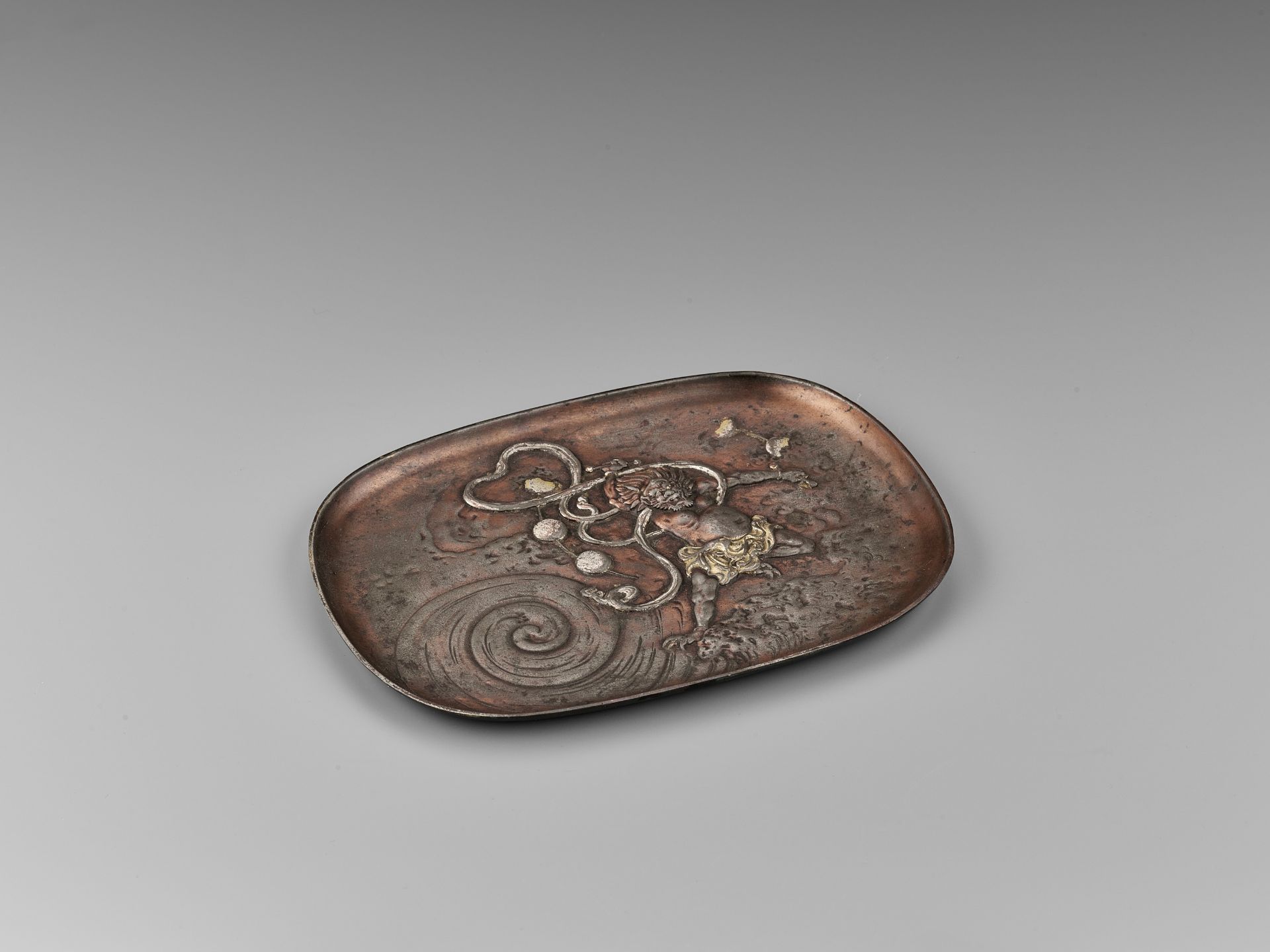 A GILT AND SILVERED COPPER TRAY DEPICTING RAIJIN - Image 2 of 4