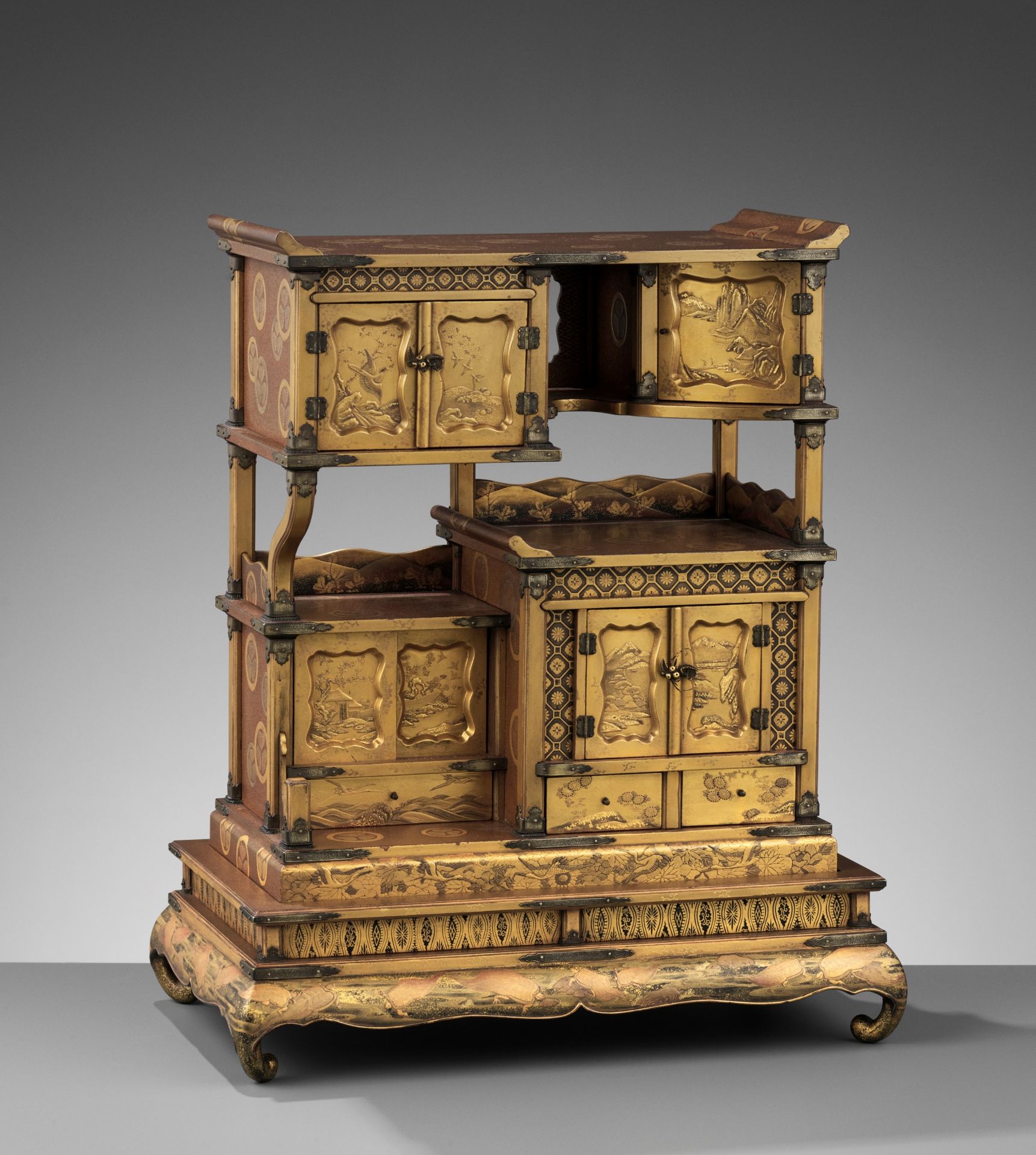 A SUPERB AND RARE SMALL GOLD-LACQUER SHODANA (DISPLAY CABINET) WITH STAND