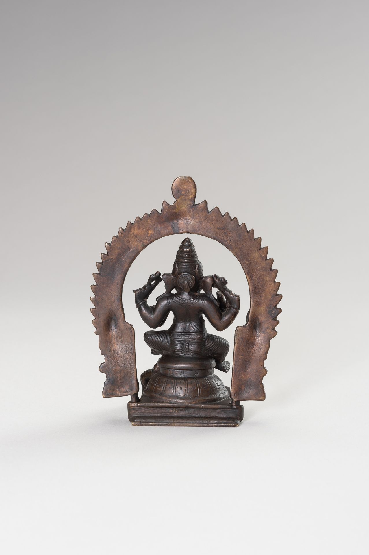 AN INDIAN BRONZE FIGURE OF GANESHA - Bild 8 aus 10