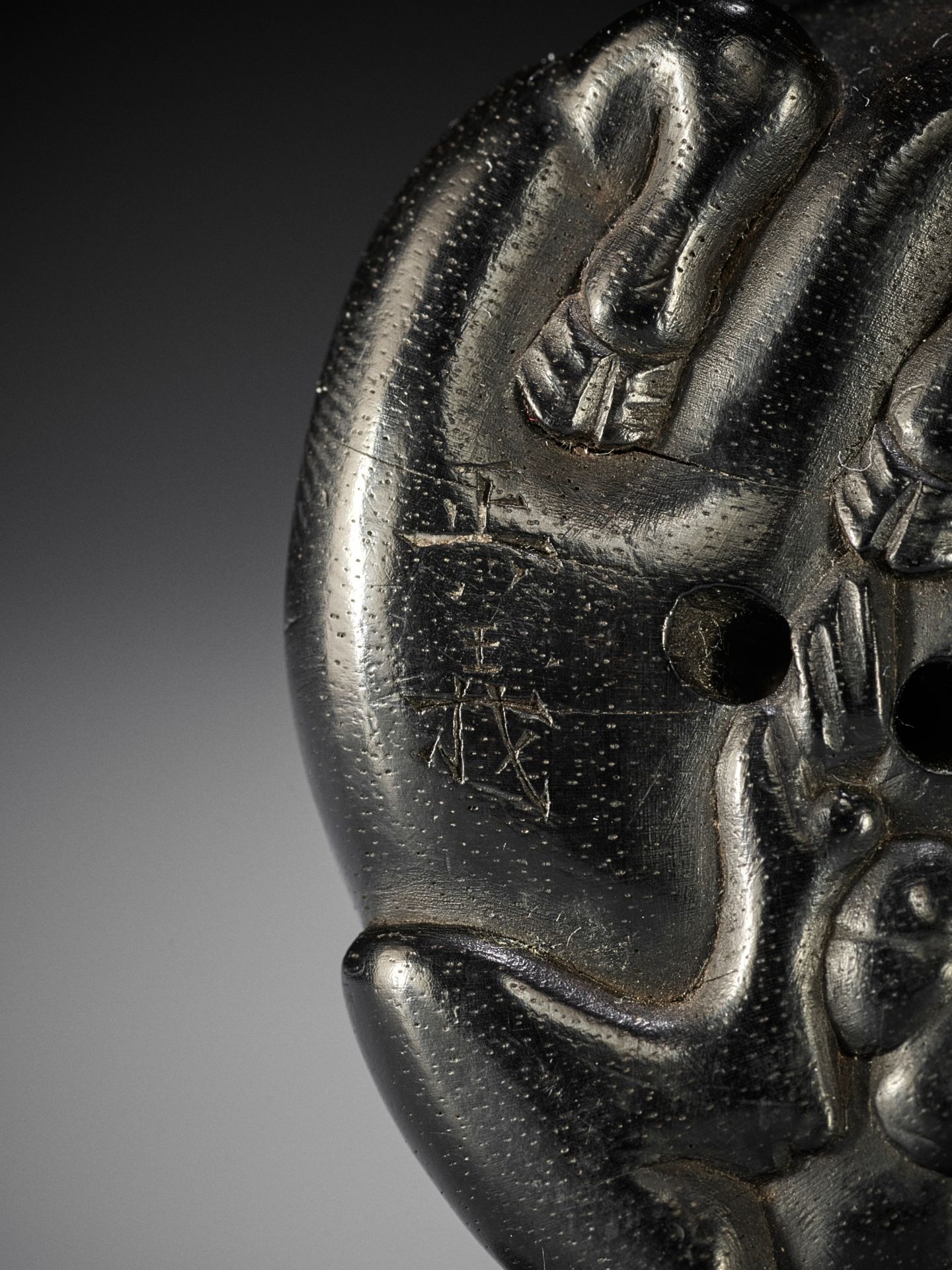 MASAYOSHI: AN EBONY NETSUKE OF A RECUMBENT OX - Bild 11 aus 12