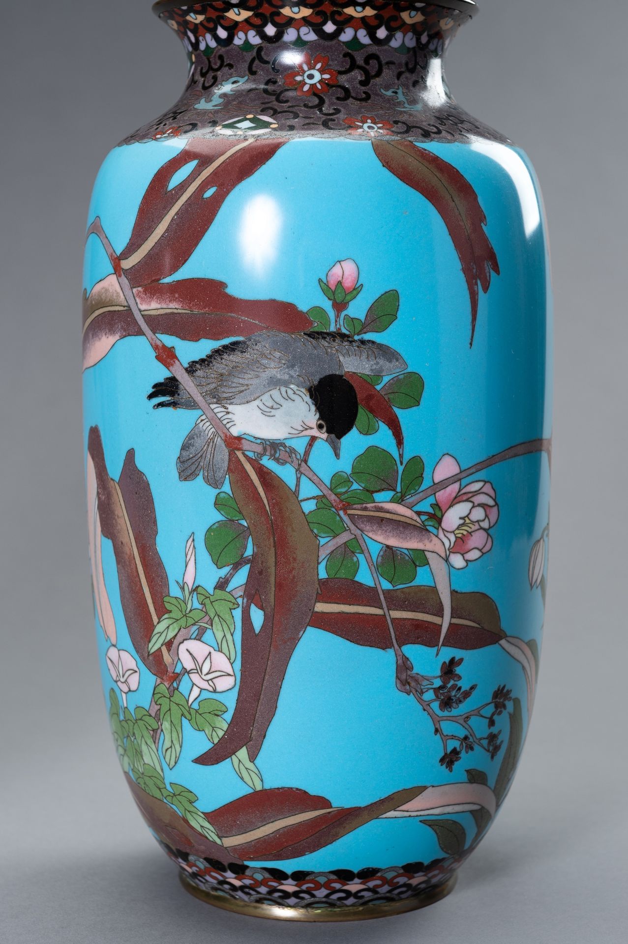 A PAIR OF TWO CLOISONNE VASES WITH BIRDS AND FLOWERS - Image 3 of 11