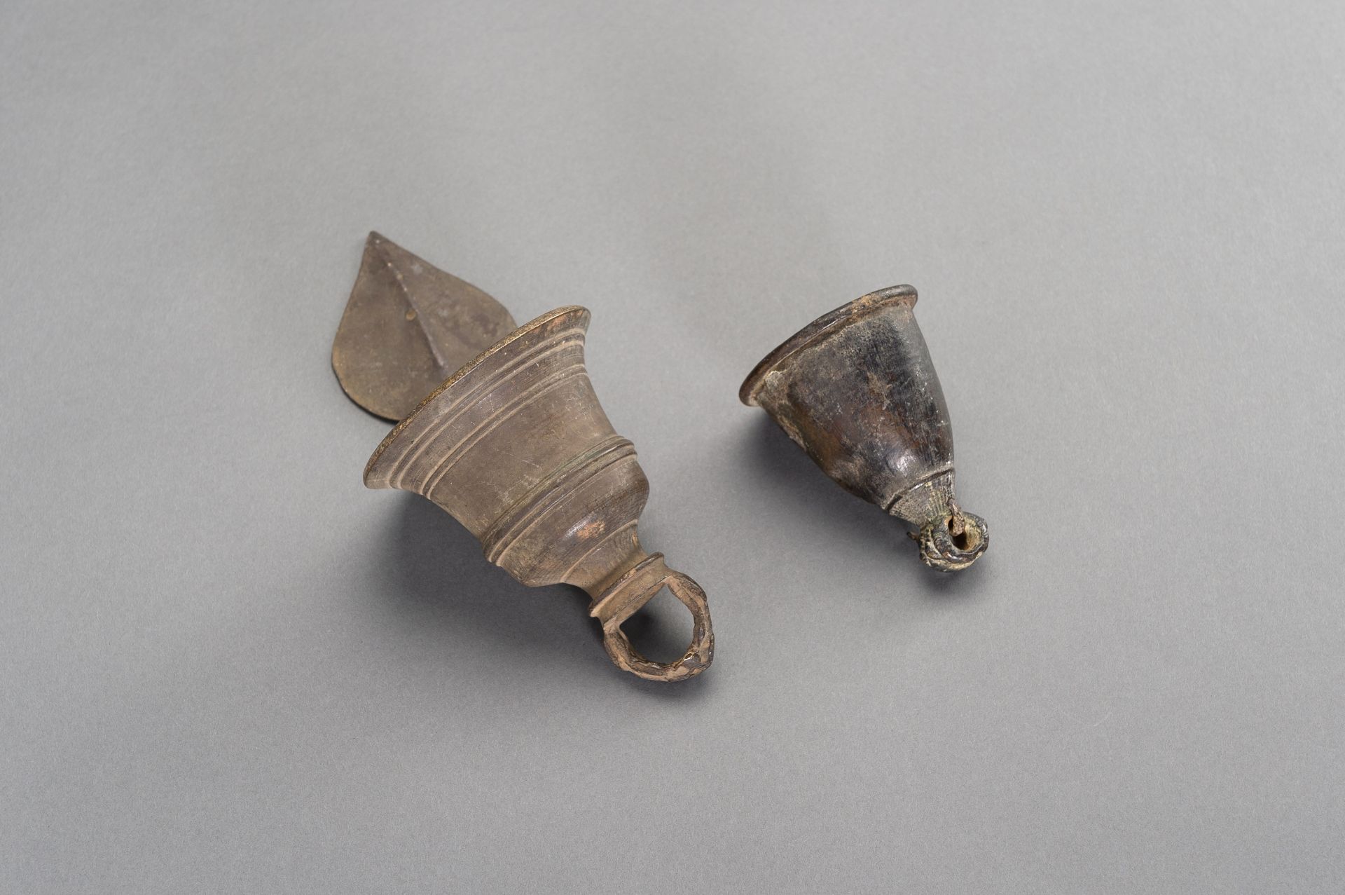 TWO BRONZE GHANTA BELLS - Bild 5 aus 7