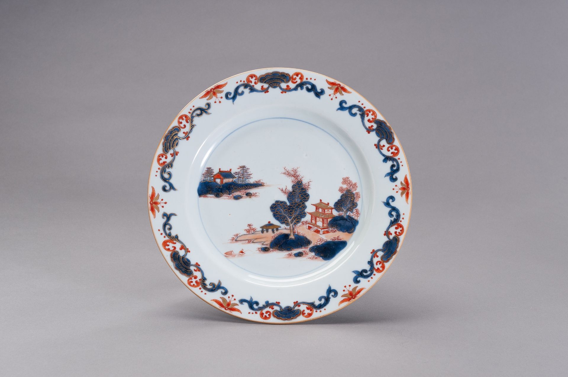 AN IMARI PORCELAIN DISH