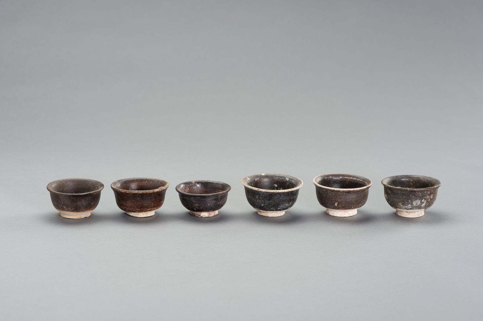SIX FOOTED 'SHIPWRECK' CERAMIC CUPS