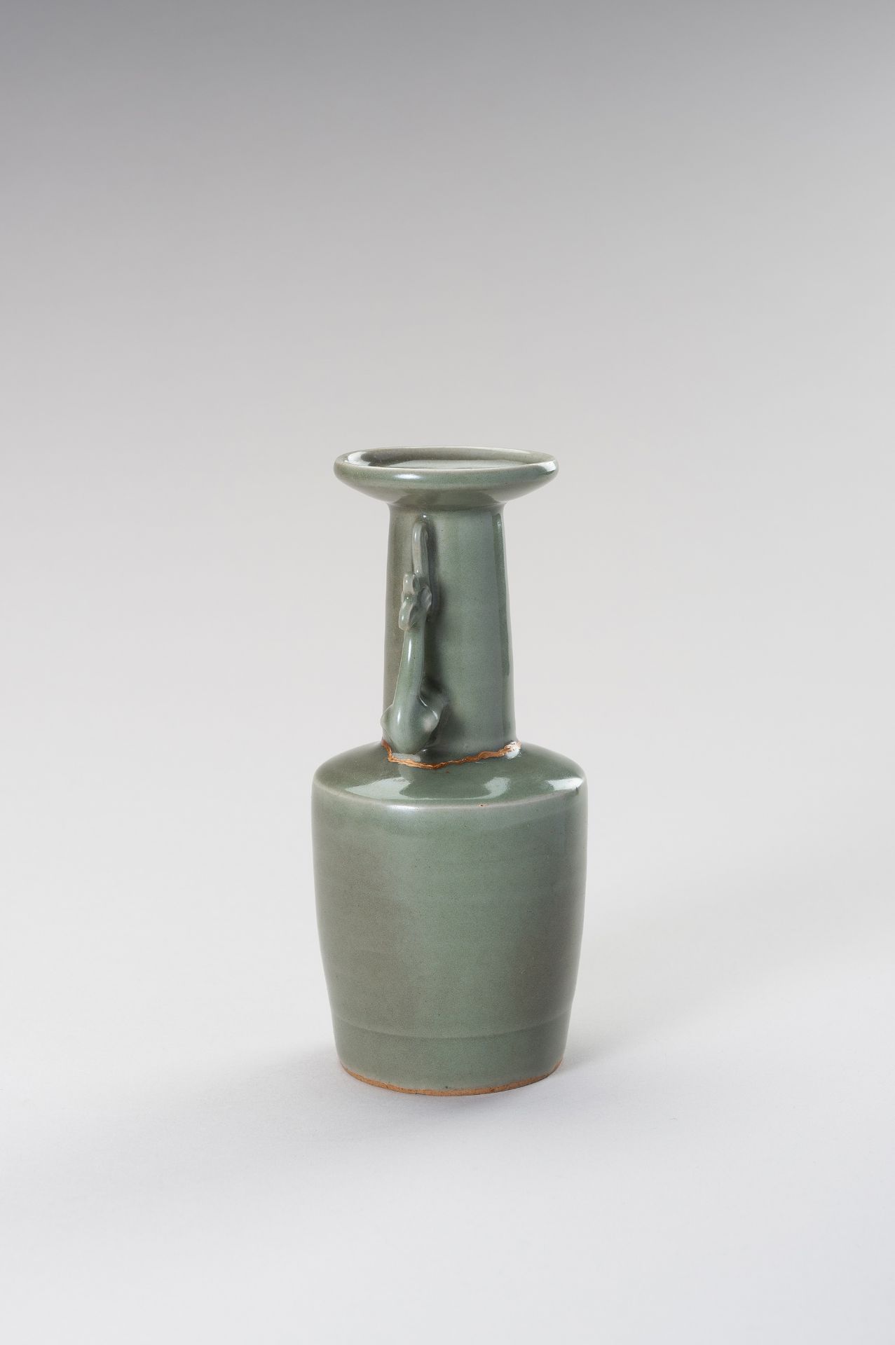 A RARE LONGQUAN CELADON KINUTA (MALLET) VASE WITH PHOENIX HANDLES, SOUTHERN SONG - Bild 10 aus 13