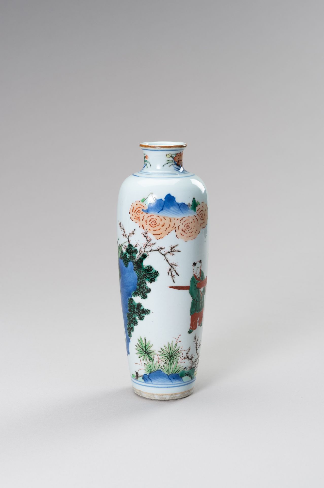 A PORCELAIN 'WUCAI' VASE WITH A COURT FIGURE AND SERVANTS IN A PALACE GARDEN - Bild 4 aus 10