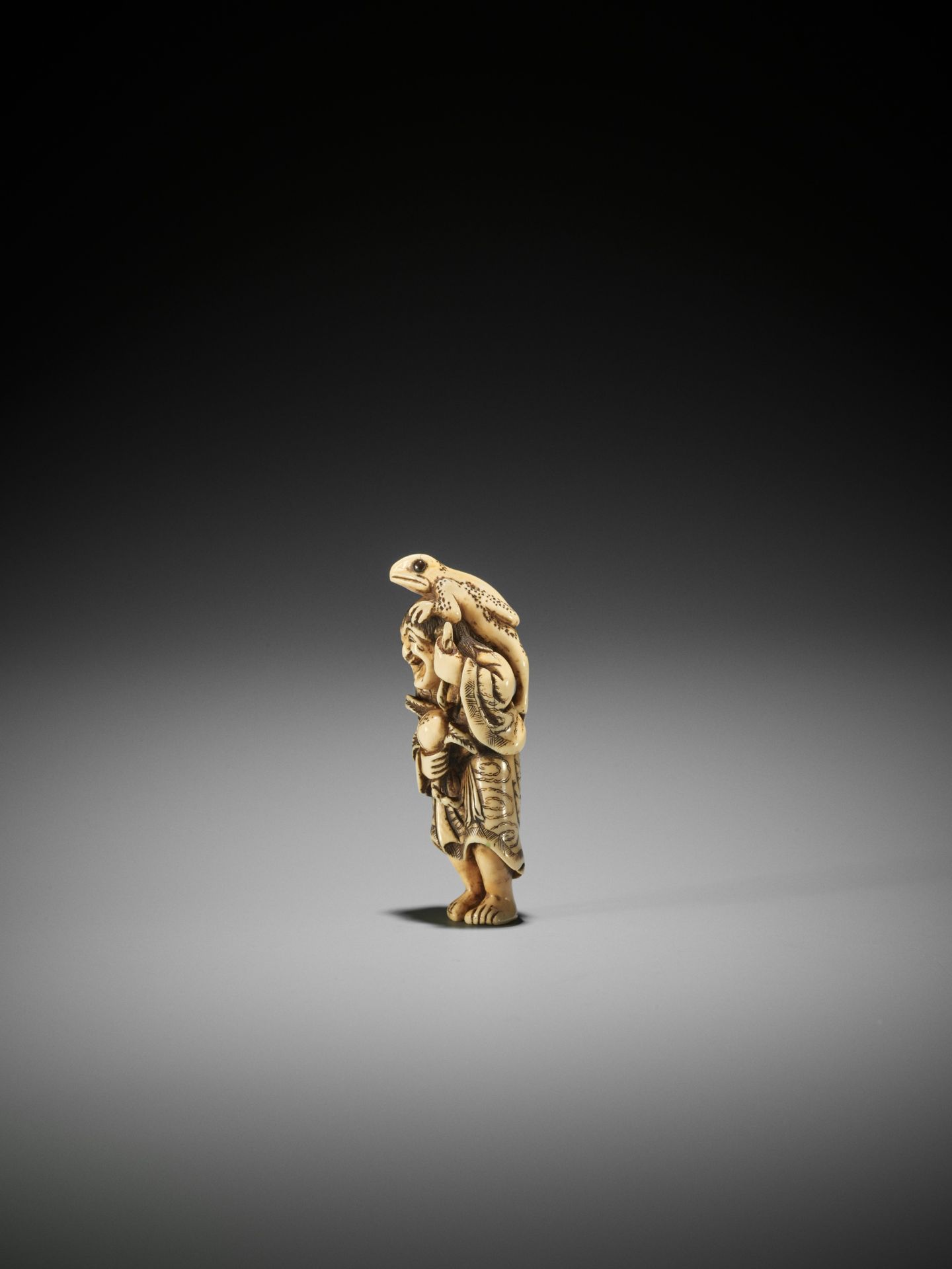 YOSHIMASA: AN IVORY NETSUKE OF GAMA SENNIN - Bild 6 aus 11