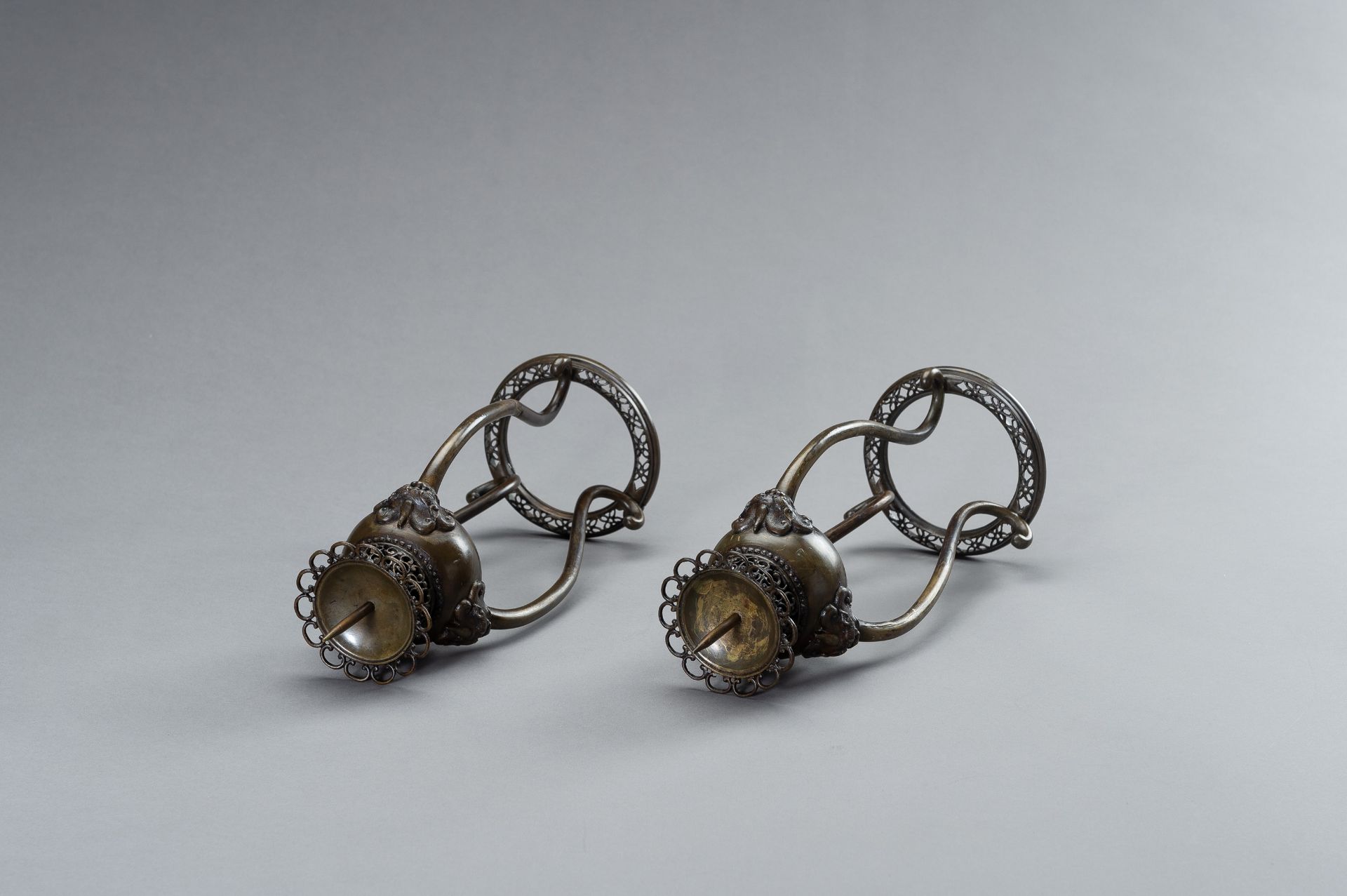 A PAIR OF BRONZE CANDLE STICK HOLDERS - Image 10 of 11